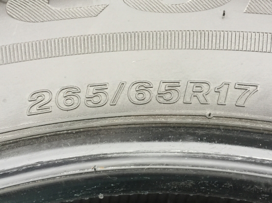 ยาง Bridgestone 265 65 17 กลางปี17 ดอกเต็ม ใช้ยาว ราคาไม่แพง