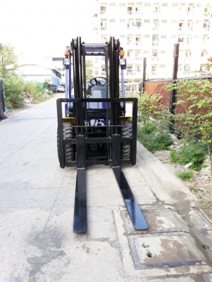 ขายรถยกโฟร์คลิฟท์ยี่ห้อ KOMAT'SU ดีเซล 5 ตัน ขายรถยกโฟร์คลิฟท์ยี่ห้อ KOMAT'SU ดีเซล 5 ตัน