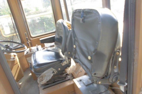 รถตักล้อยาง CAT 936 E รถตักล้อยาง CAT 936 E