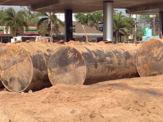 มี 5 ถัง ถังละ 58,000 บาท ถังน้ำมันขนาด 20,000 ลิตร  ยาว 6.2 เมตร สูง 2.1 เมตร  (เพิ่งเอาขึ้นมาจากพื้นดิน ปั้ม ปตท .สกลนคร)  รถอยู่  สกลนคร  โทร 0610710295