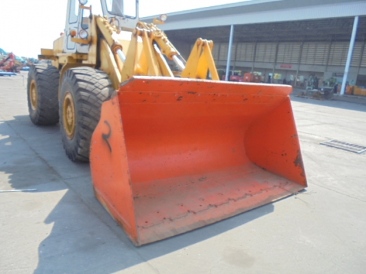 ขายรถตักล้อยาง KOBELCO 645N (เอวอ่อน สภาพดี)