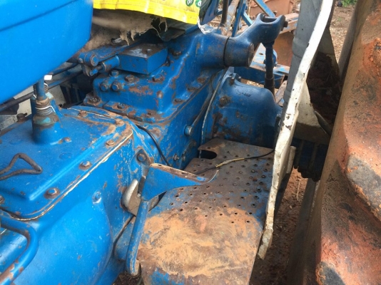 ขายรถไถฟอร์ดเล่มทะเบียนพร้อมโอน อุปกรณ์3อย่างเครื่องฟิตใหม่