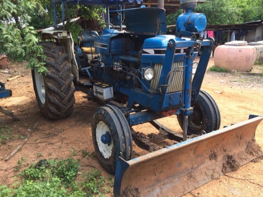 ขายรถไถฟอร์ดเล่มทะเบียนพร้อมโอน อุปกรณ์3อย่างเครื่องฟิตใหม่