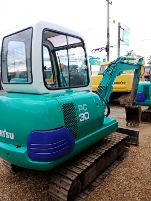 ขายรถขุดนำเข้าจากประเทศญี่ปุ่น komatsu pc30-7 หัวเก๋ง แทรกเหล็ก สนใจติดต่อสอบถาม 092-3309229 อีด
