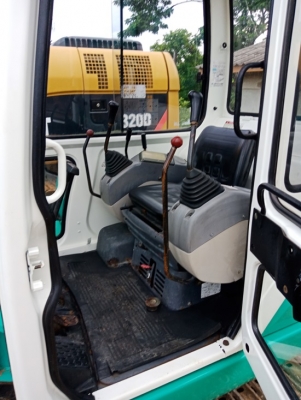 ขายรถขุดนำเข้าจากประเทศญี่ปุ่น komatsu pc30-7 หัวเก๋ง แทรกเหล็ก สนใจติดต่อสอบถาม 092-3309229 อีด