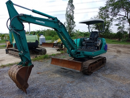 ขายรถขุดนำเข้าจากประเทศญี่ปุ่น komatsu pc30-7 แทรกเหล็ก สนใจติดต่อสอบถาม 092-3309229 อีด