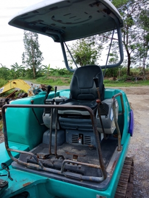 ขายรถขุดนำเข้าจากประเทศญี่ปุ่น komatsu pc30-7 แทรกเหล็ก สนใจติดต่อสอบถาม 092-3309229 อีด