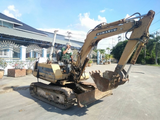 ขายด่วน!!แบคโฮ pc20-5 ใช้งานได้ดี ราคาถูก