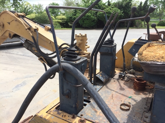 ขายด่วน!!แบคโฮ pc20-5 ใช้งานได้ดี ราคาถูก ขายด่วน!!แบคโฮ pc20-5 ใช้งานได้ดี ราคาถูก