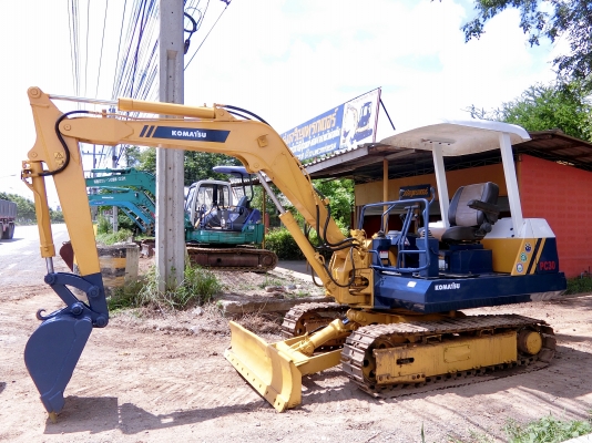 KOMATSU 30-6 ขนาดPC-30 <มีVDOให้ชม>รถเก่านอกมีเอกสารอินวอย☎️ติดต่อ 085-5632278 <ราคาต่อรองได้>