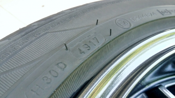 แม็กเก๋ง ขอบ17 4รู100 กว้าง7/7.5 et40/38 พร้อมยางดีสโตน 215 45R17 ปี17