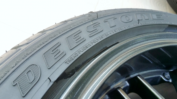 แม็กเก๋ง ขอบ17 4รู100 กว้าง7/7.5 et40/38 พร้อมยางดีสโตน 215 45R17 ปี17