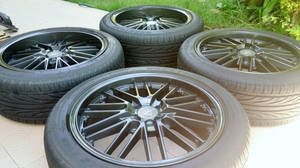 แม็กเก๋ง ขอบ17 4รู100 กว้าง7/7.5 et40/38 พร้อมยางดีสโตน 215 45R17 ปี17