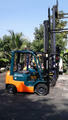 +++ ขายโฟล์คลิฟท์  TOYOTA 7FD15  ขนาด 1.5  ตัน  เครื่องยนต์ดีเซล  เสา 3 เมตร  เกียร์ธรรมดา  ยางตันครับ