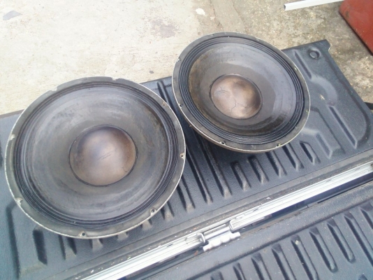 ต้องการหาซื้อลำโพงยี่ห้อนี้ครับโครงหล่อ