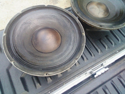 ต้องการหาซื้อลำโพงยี่ห้อนี้ครับโครงหล่อ