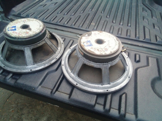 ต้องการหาซื้อลำโพงยี่ห้อนี้ครับโครงหล่อ