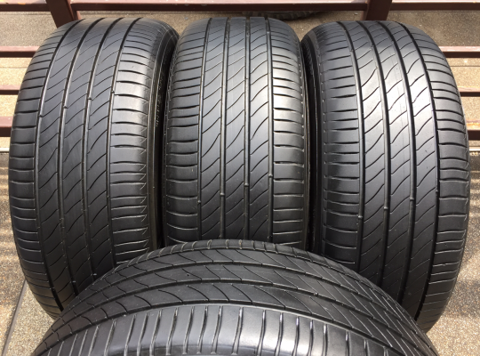 ยาง Michelin 205 55 16 ปลายปี17 ดอกเต็ม เนื้อนิ่มๆ ใช้ยาว ราคาไม่แพง