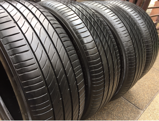 ยาง Michelin 205 55 16 ปลายปี17 ดอกเต็ม เนื้อนิ่มๆ ใช้ยาว ราคาไม่แพง