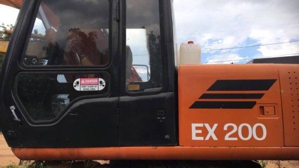 HITACHI EX 200-2