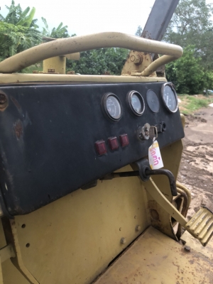 ขายรถแทรกเตอร์KOMATSU D20P รุ่น7