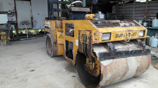 ขายรถบด ยี่ห้อ SUMITOMO รุ่น  HW41VW ขายตามสภาพรถยังไม่เคยใช้งาน ในไทย รถบดขนาด4 ตัน เลี้ยวเอวหน้าเหล็ก หลังยาง