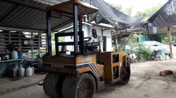 ขายรถบด ยี่ห้อ SUMITOMO รุ่น  HW41VW ขายตามสภาพรถยังไม่เคยใช้งาน ในไทย รถบดขนาด4 ตัน เลี้ยวเอวหน้าเหล็ก หลังยาง