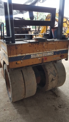 ขายรถบด ยี่ห้อ SUMITOMO รุ่น  HW41VW ขายตามสภาพรถยังไม่เคยใช้งาน ในไทย รถบดขนาด4 ตัน เลี้ยวเอวหน้าเหล็ก หลังยาง