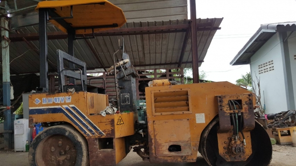 ขายรถบด ยี่ห้อ SUMITOMO รุ่น  HW41VW ขายตามสภาพรถยังไม่เคยใช้งาน ในไทย รถบดขนาด4 ตัน เลี้ยวเอวหน้าเหล็ก หลังยาง