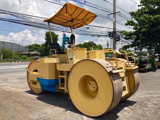 รถบดสามล้อเหล็ก KAWASAKI K12 FROM JAPAN สนใจติดต่อ 063-9316985 ID LINE : 0639316985 ครับ