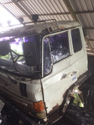 สิบล้อ ฮีโน่ FM 227LD EM100-220HP ดั้ม 2เพา <กะบะมีช่องว่าง-ติดเครน> แอร์ พ.เวอร์ ทิฟฟี  เครือง-เกียร์ เดิม ช่วงล่างเต็ม ยางดี รถห้าง สภาพดีใช้งานปกติ เล่ม,ทะเบียน พร้อมโอน