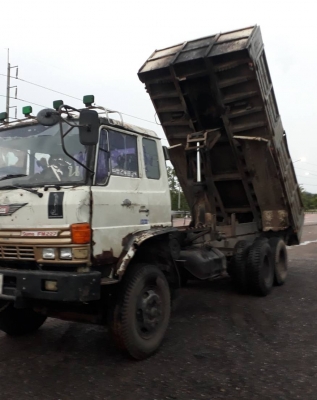 สิบล้อ ฮีโน่ FM 227LD EM100-220HP ดั้ม 2เพา <กะบะมีช่องว่าง-ติดเครน> แอร์ พ.เวอร์ ทิฟฟี  เครือง-เกียร์ เดิม ช่วงล่างเต็ม ยางดี รถห้าง สภาพดีใช้งานปกติ เล่ม,ทะเบียน พร้อมโอน