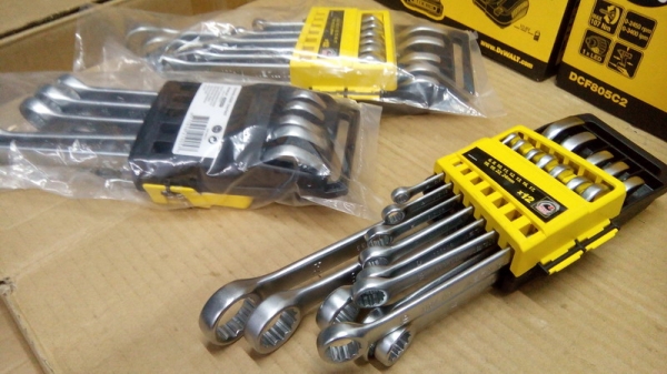 ลดราคา DeWALT,STANLEY ...ไขควงกระแทก,สว่านไร้สาย/ไฟฟ้า,เลเซอร์,แบต,แท่นชาร์จ อื่นๆรวม15รายการ