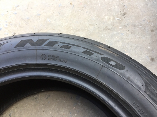 ยาง NITTO 235-55-18 ปี 13 ครบชุด 4 เส้น 7500 สภาพสวยๆไม่บวมไม่กินข้าง ดอกยางเหลือเยอะเอาไปวิ่งกันใด้ ยาง NITTO 235-55-18 ปี 13 ครบชุด 4 เส้น 7500 สภาพสวยๆไม่บวมไม่กินข้าง ดอกยางเหลือเยอะเอาไปวิ่งกันใด้