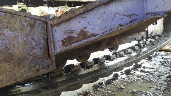 ขายแทรคยาง รถขุด PC40-7และ PC50UU2 ข้อห่าง มี3เส้น ส้นล่ะ 8,000 บาท