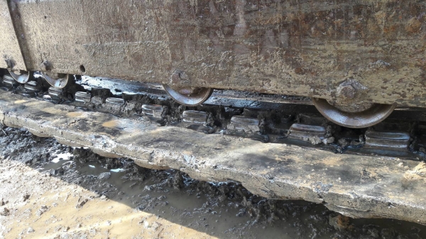 ขายแทรคยาง รถขุด PC40-7และ PC50UU2 ข้อห่าง มี3เส้น ส้นล่ะ 8,000 บาท