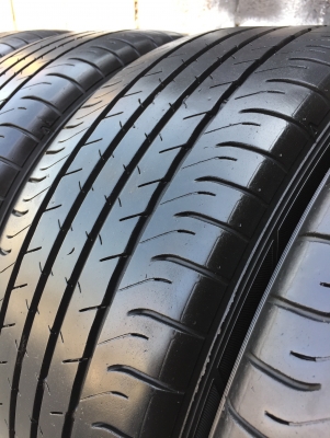 ยาง DUNLOP 215-55-17 ปี 17 ครบชุด 4 เส้น 4500  สภาพสวยๆไม่มีปะไม่บวมไม่กินข้าง ดอกยางเหลือเยอะเอาไปวิ่งกันใด้อีกยาวค่ะ