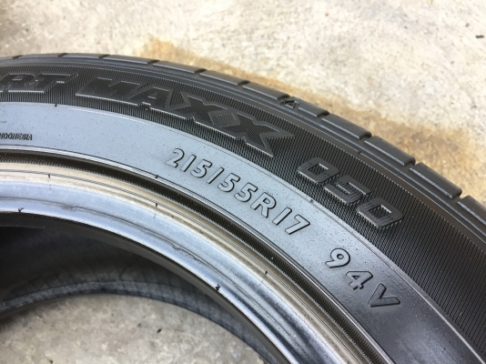 ยาง DUNLOP 215-55-17 ปี 17 ครบชุด 4 เส้น 4500  สภาพสวยๆไม่มีปะไม่บวมไม่กินข้าง ดอกยางเหลือเยอะเอาไปวิ่งกันใด้อีกยาวค่ะ