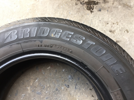 ยาง Bridgstone 215-65-16 ปี 15 ครบชุด 4 เส้น 4000 สวยๆไม่มีปะไม่บวมไม่กินข้างดอกยางเหลือเยอะเอาไปวิ่ ยาง Bridgstone 215-65-16 ปี 15 ครบชุด 4 เส้น 4000 สวยๆไม่มีปะไม่บวมไม่กินข้างดอกยางเหลือเยอะเอาไปวิ่