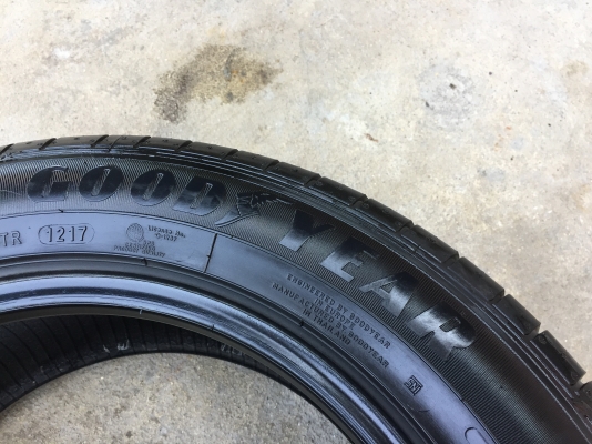 ยาง GOODYEAR 205-55-16 ปี 17 ครบชุด 4 เส้น 4000 สภาพสวยๆไม่บวมไม่กินข้าง ดอกยางเหลือเยอะเอาไปวิ่งกัน ยาง GOODYEAR 205-55-16 ปี 17 ครบชุด 4 เส้น 4000 สภาพสวยๆไม่บวมไม่กินข้าง ดอกยางเหลือเยอะเอาไปวิ่งกัน