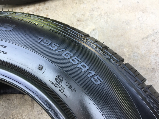 ยาง GOODYEAR 195-65-15 ปี 16 2 เส้น 1300 สภาพสวยๆไม่บวมไม่กินข้าง ดอกยางเหลือเยอะเอาไปวิ่งกันใด้อีกย
