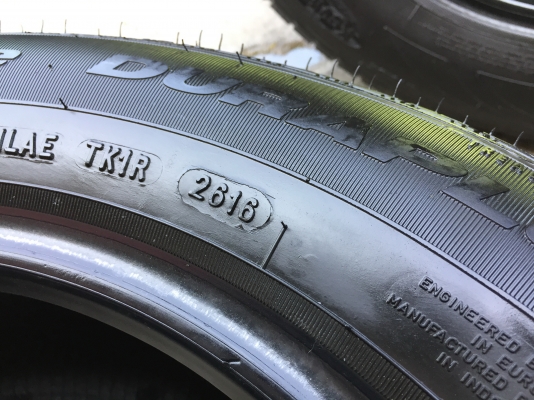 ยาง GOODYEAR 195-65-15 ปี 16 2 เส้น 1300 สภาพสวยๆไม่บวมไม่กินข้าง ดอกยางเหลือเยอะเอาไปวิ่งกันใด้อีกย