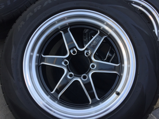 WELD ขอบ18 เลเซอร์ก้าน พร้อมยางเปอร์เซ็นต์ MAXXIS 265 60 18 ปี 14 ขนาด 6 รู หน้า 9.5-10.5 ล้อใหม่แกะกล่อง ครบชุด 15900 WELD ขอบ18 เลเซอร์ก้าน พร้อมยางเปอร์เซ็นต์ MAXXIS 265 60 18 ปี 14 ขนาด 6 รู หน้า 9.5-10.5 ล้อใหม่แกะกล่อง ครบชุด 15900