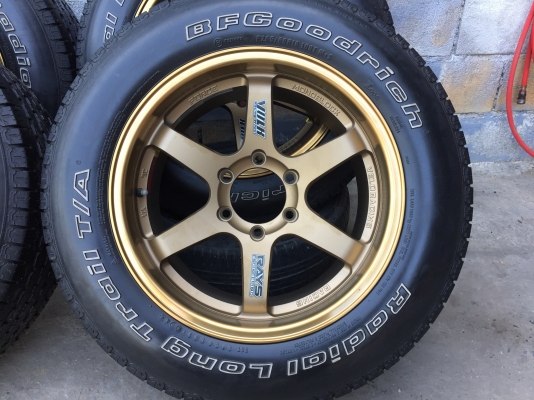 Te37 ขอบ18 แม็กใหม่ยางเปอร์เซ็นต์ BF 265 60 18 ปี 14 ขนาด 6 รู หน้า 9.5-10.5 ของใหม่แกะกล่อง ครบชุด 14500 Te37 ขอบ18 แม็กใหม่ยางเปอร์เซ็นต์ BF 265 60 18 ปี 14 ขนาด 6 รู หน้า 9.5-10.5 ของใหม่แกะกล่อง ครบชุด 14500