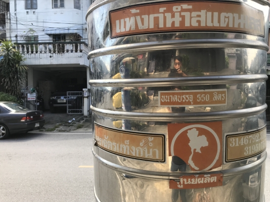 ขายถังเก็บน้ำสแตนเลส ขนาด 550ลิตร สภาพสวย มาพร้อมขาตั้งแข็งแรง พร้อมใช้งาน ราคา 3,800 บาท