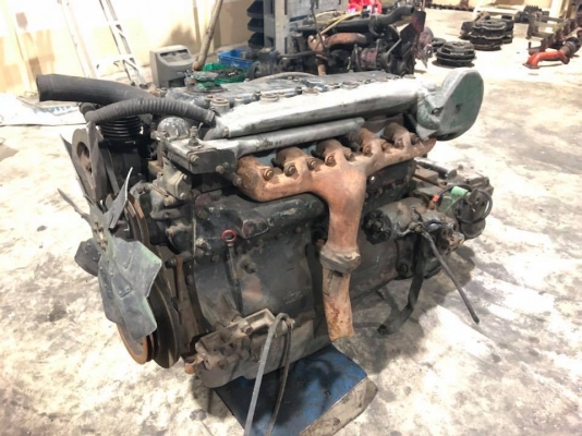 ขายเครื่องพร้อมเกียร์ Benz 210 แรงม้า