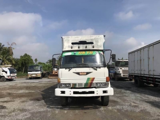 ขาย 295,000 บาท HINO FF177 ตู้ 10 บาน ยาว 7.2 เมตร เครื่อง EH700-168 แรง หัวบาง ยางดี คัสชีสวย เอกสารเล่มทะเบียน  รถอยู่   นครปฐม โทร 0610710295