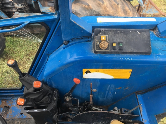 ขาย 6640 NEW HOLLAND เกียร์ธรรมดา ไม่มีแอร์