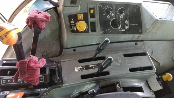 ขาย FORD 6640 ตู้แอร์ สองเพลา