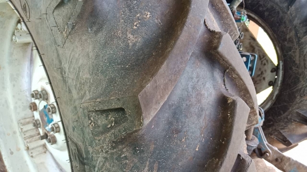 ขาย FORD 6640 ตู้แอร์ สองเพลา